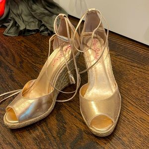 Lilly Pulitzer metallic espadrille wedges 6.5